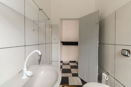 Casa à venda com 230m², 3 quartos e 2 vagasBanheiro 