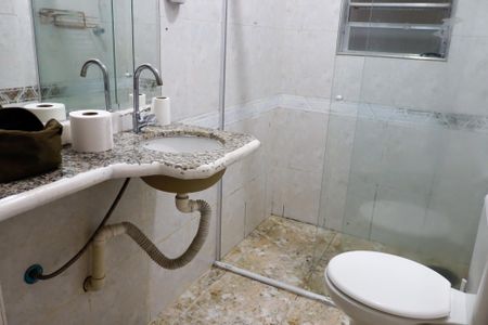 Casa à venda com 400m², 5 quartos e 8 vagas Casa à venda com 400m², 5 quartos e 8 vagasBanheiro da Suíte 2