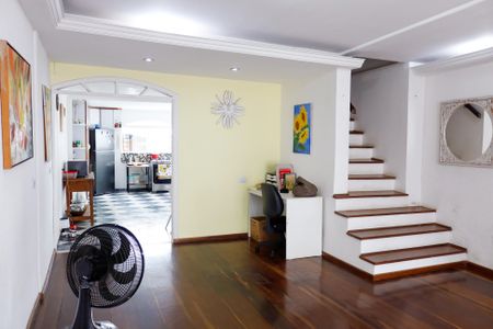 Casa à venda com 400m², 5 quartos e 8 vagas Casa à venda com 400m², 5 quartos e 8 vagassala