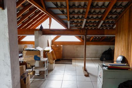 Casa à venda com 400m², 5 quartos e 8 vagas Casa à venda com 400m², 5 quartos e 8 vagassótão