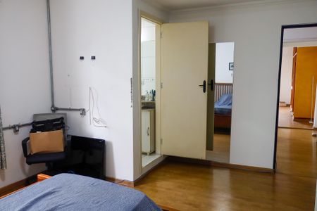 Casa à venda com 400m², 5 quartos e 8 vagas Casa à venda com 400m², 5 quartos e 8 vagasQuarto 1 - Suíte