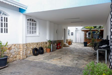 Casa à venda com 400m², 5 quartos e 8 vagas Casa à venda com 400m², 5 quartos e 8 vagasÁrea comum