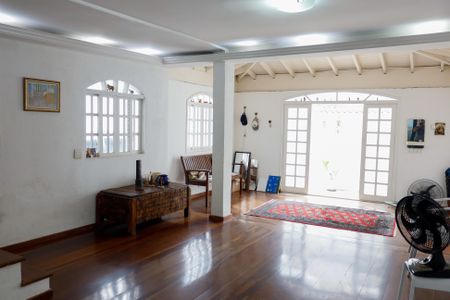 Casa à venda com 400m², 5 quartos e 8 vagas Casa à venda com 400m², 5 quartos e 8 vagassala