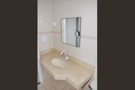 Apartamento para alugar com 50m², 2 quartos e 1 vagaDetalhe - Banheiro Social