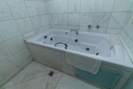 Apartamento à venda com 125m², 2 quartos e 3 vagasBanheiro da Suíte