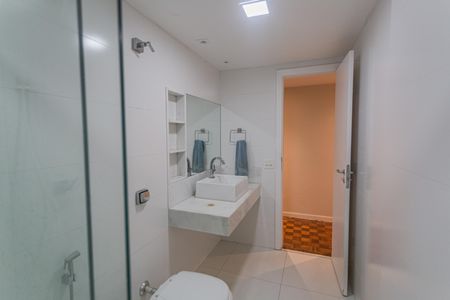 Apartamento para alugar com 130m², 4 quartos e 1 vaga Apartamento para alugar com 130m², 4 quartos e 1 vagaBanheiro Social