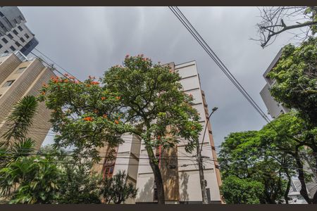 Apartamento para alugar com 130m², 4 quartos e 1 vaga Apartamento para alugar com 130m², 4 quartos e 1 vagaFachada