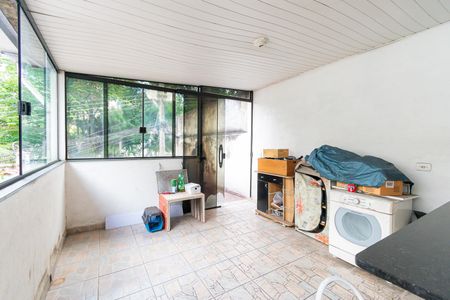 Casa à venda com 100m², 2 quartos e 1 vagaSalão 