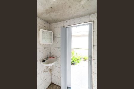 Casa à venda com 100m², 2 quartos e 1 vagaSalão - Banheiro
