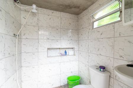 Casa à venda com 100m², 2 quartos e 1 vagaSalão - Banheiro