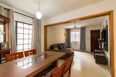 Casa à venda com 100m², 2 quartos e 1 vagaSala