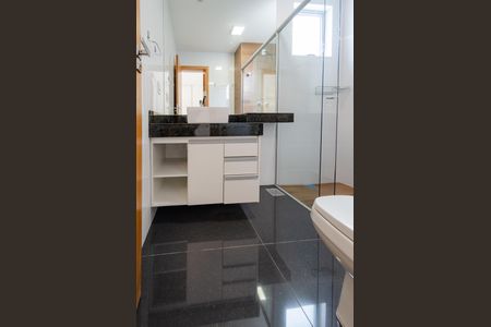 Apartamento à venda com 163m², 2 quartos e 2 vagasBanheiro suíte 1