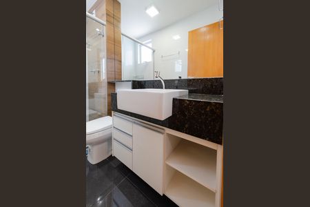 Apartamento à venda com 163m², 2 quartos e 2 vagasBanheiro suíte 2