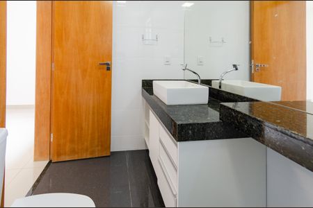 Apartamento à venda com 163m², 2 quartos e 2 vagasBanheiro suíte 1