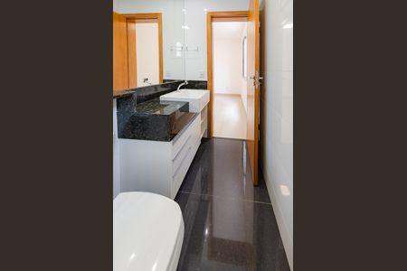 Apartamento à venda com 163m², 2 quartos e 2 vagasBanheiro suíte 2