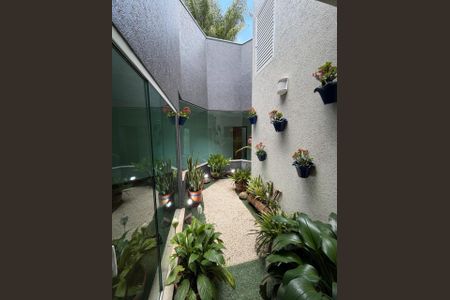 Casa à venda com 165m², 3 quartos e 4 vagas Casa à venda com 165m², 3 quartos e 4 vagasJardim de Inverno