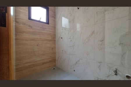 Casa à venda com 150m², 3 quartos e 2 vagasBanheiro da suíte