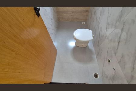 Casa à venda com 150m², 3 quartos e 2 vagas Casa à venda com 150m², 3 quartos e 2 vagasBanheiro