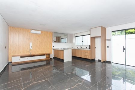 Sala de casa para alugar com 3 quartos, 230m² em Jardim Sao Sebastiao, São Paulo