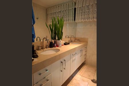 Apartamento à venda com 80m², 3 quartos e 1 vaga Apartamento à venda com 80m², 3 quartos e 1 vagaBanheiro