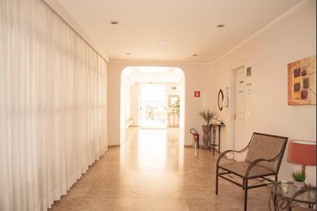 Apartamento à venda com 75m², 3 quartos e 1 vaga Apartamento à venda com 75m², 3 quartos e 1 vagaHall social