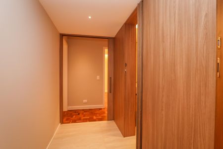 Apartamento à venda com 144m², 4 quartos e 2 vagasCorredor
