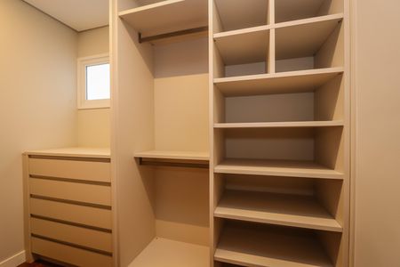 Apartamento à venda com 144m², 4 quartos e 2 vagasCloset da suíte 2