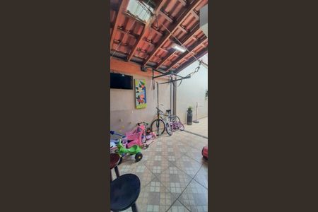 Casa à venda com 159m², 3 quartos e 3 vagas Casa à venda com 159m², 3 quartos e 3 vagasQuintal