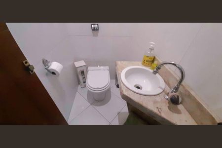 Casa à venda com 159m², 3 quartos e 3 vagas Casa à venda com 159m², 3 quartos e 3 vagasLavabo