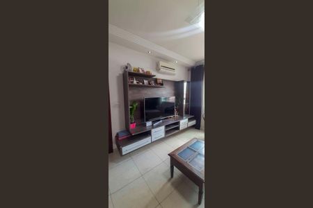 Casa à venda com 159m², 3 quartos e 3 vagas Casa à venda com 159m², 3 quartos e 3 vagasSala