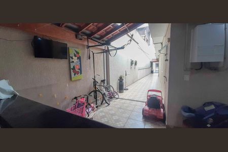 Casa à venda com 159m², 3 quartos e 3 vagas Casa à venda com 159m², 3 quartos e 3 vagasQuintal