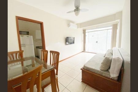 Sala  de apartamento para alugar com 1 quarto, 47m² em Rio Branco, Porto Alegre