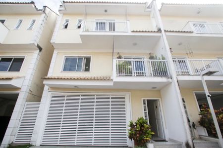 Casa de condomínio à venda com 167m², 4 quartos e 2 vagasFachada da Casa
