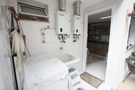 Casa de condomínio à venda com 167m², 4 quartos e 2 vagasÁrea de Serviço