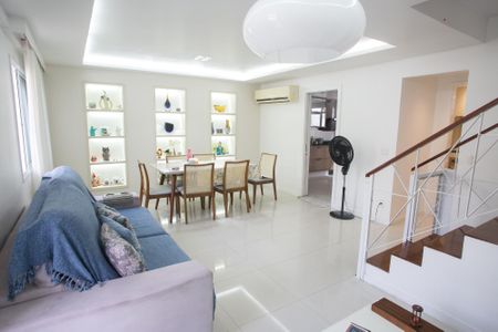 Casa de condomínio à venda com 167m², 4 quartos e 2 vagasSala