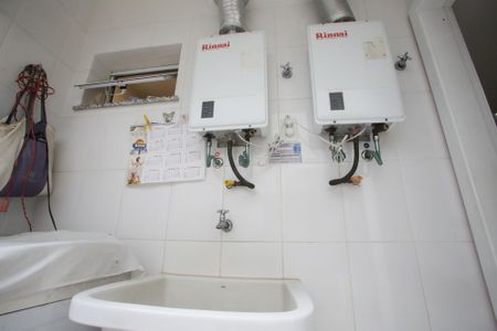 Casa de condomínio à venda com 167m², 4 quartos e 2 vagasÁrea de Serviço