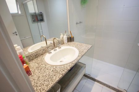 Casa de condomínio à venda com 167m², 4 quartos e 2 vagasBanheiro do Quarto Suíte 3