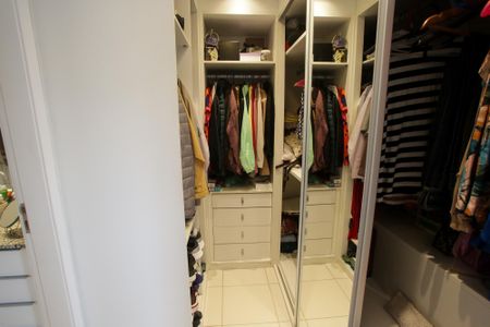 Casa de condomínio à venda com 167m², 4 quartos e 2 vagasCloset do Quarto Suíte 1