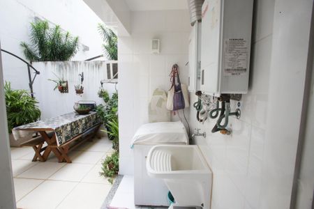 Casa de condomínio à venda com 167m², 4 quartos e 2 vagasÁrea de Serviço