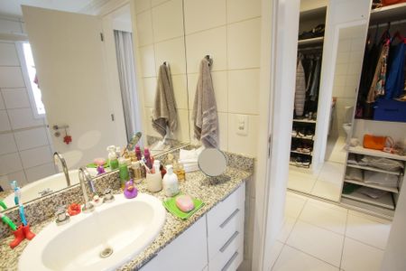 Casa de condomínio à venda com 167m², 4 quartos e 2 vagasBanheiro do Quarto Suíte 1