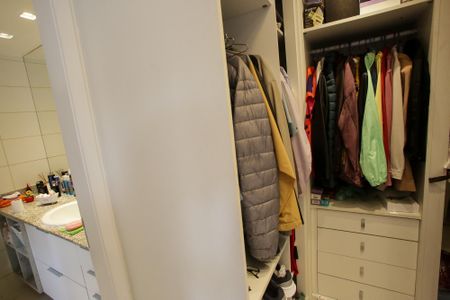 Casa de condomínio à venda com 167m², 4 quartos e 2 vagasCloset do Quarto Suíte 1