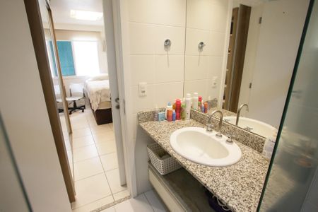 Casa de condomínio à venda com 167m², 4 quartos e 2 vagasBanheiro do Quarto Suíte 3