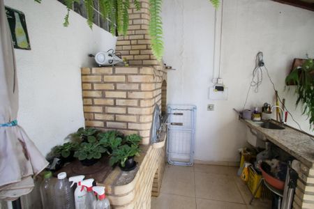 Casa de condomínio à venda com 167m², 4 quartos e 2 vagasChurrasqueira