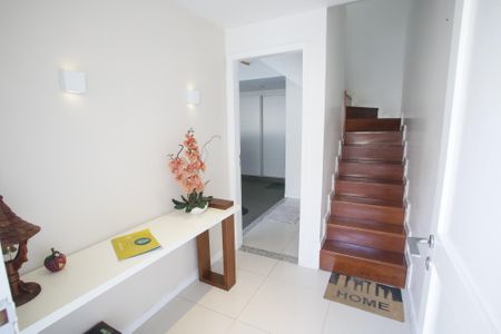 Casa de condomínio à venda com 167m², 4 quartos e 2 vagasHall de Entrada