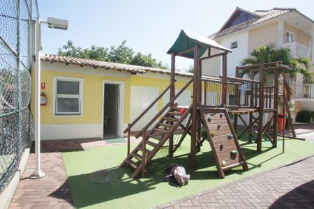 Casa de condomínio à venda com 167m², 4 quartos e 2 vagasÁrea comum - Playground