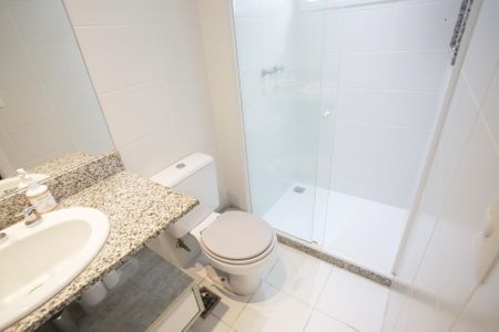 Casa de condomínio à venda com 167m², 4 quartos e 2 vagasBanheiro do  Quarto Suíte 2