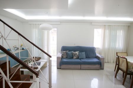 Casa de condomínio à venda com 167m², 4 quartos e 2 vagasSala