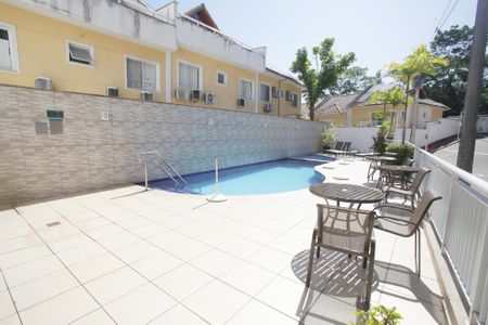 Casa de condomínio à venda com 167m², 4 quartos e 2 vagasÁrea comum - Piscina