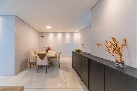 Apartamento à venda com 82m², 2 quartos e 2 vagas Apartamento à venda com 82m², 2 quartos e 2 vagasSala