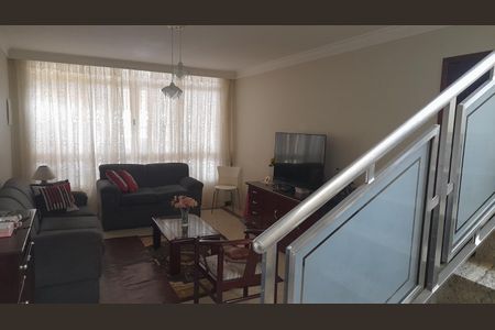 Casa à venda com 201m², 3 quartos e 2 vagasSala